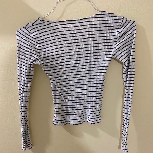 A long sleeved tight striped shirt - Picture 2 of 3